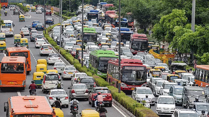 BS3 petrol and BS4 diesel vehicles banned in Delhi protests boiling up against government news in hindi