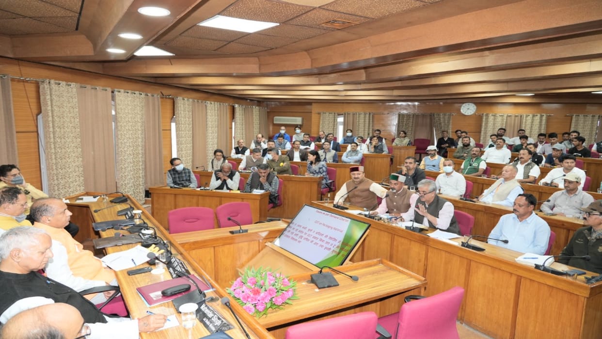 Committee headed by Chief Secretary will solve the problems of the apple growers, decision taken in the meetin