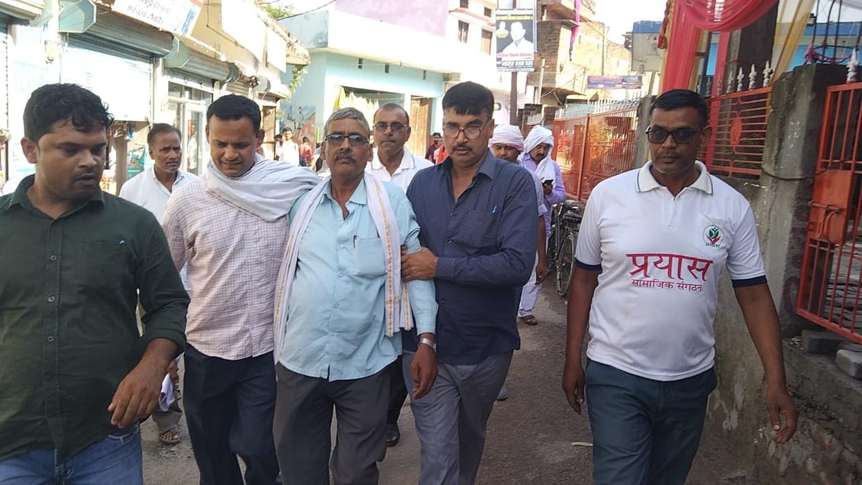 anti corruption team Big action azamgarh lekhpal caught red handed taking bribe