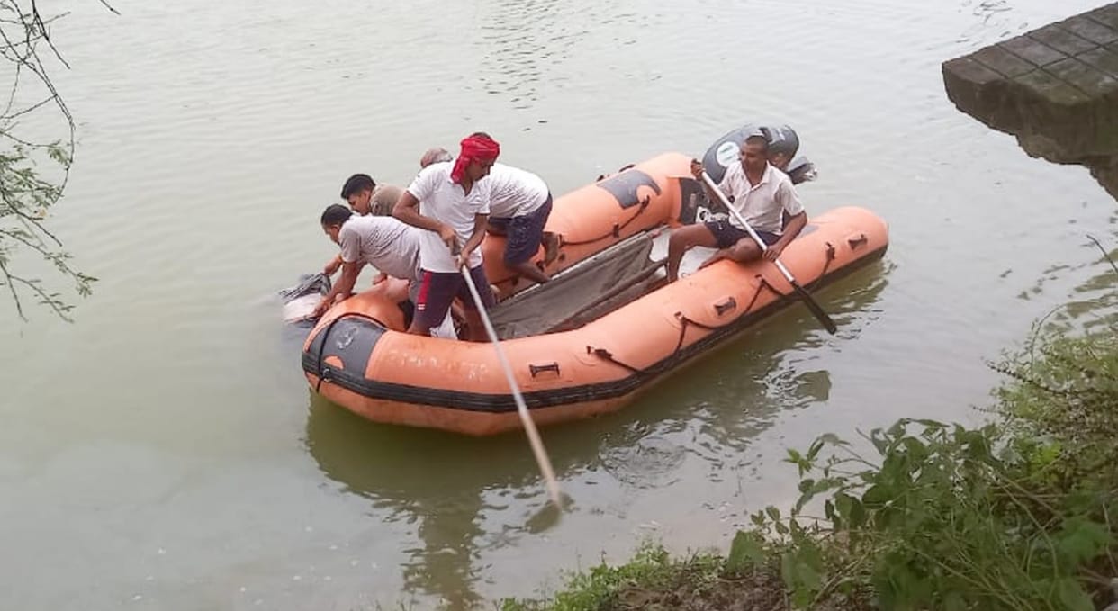 Balrampur News: The body of a missing railway worker was found landing in the pool on the second day, railway