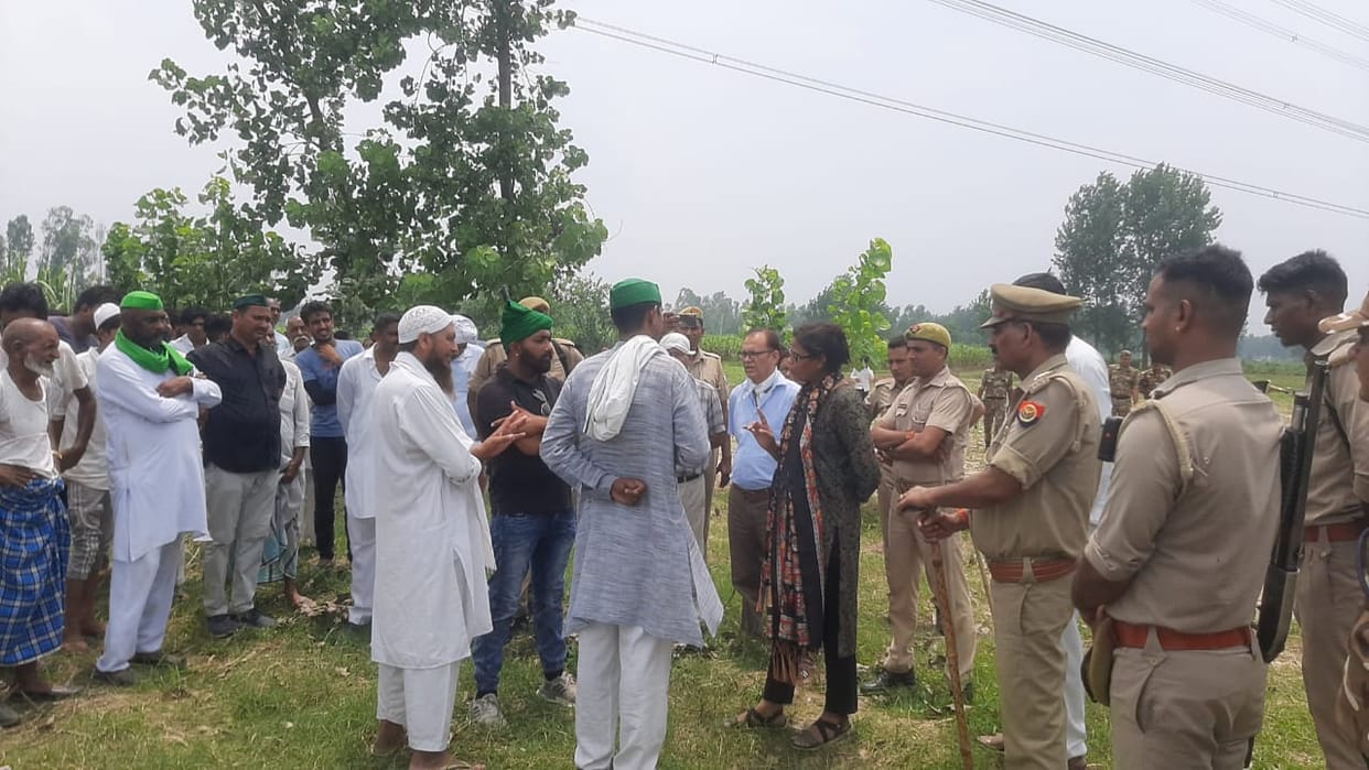 The acquired land was handed over to the officials of the Expressway by freeing them from possession.