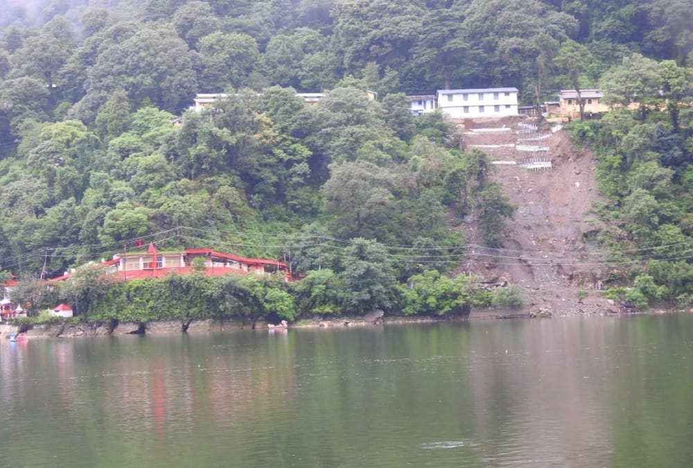 Uttarakhand News: Landslide Continue fom baniyala Hill in nainital photos