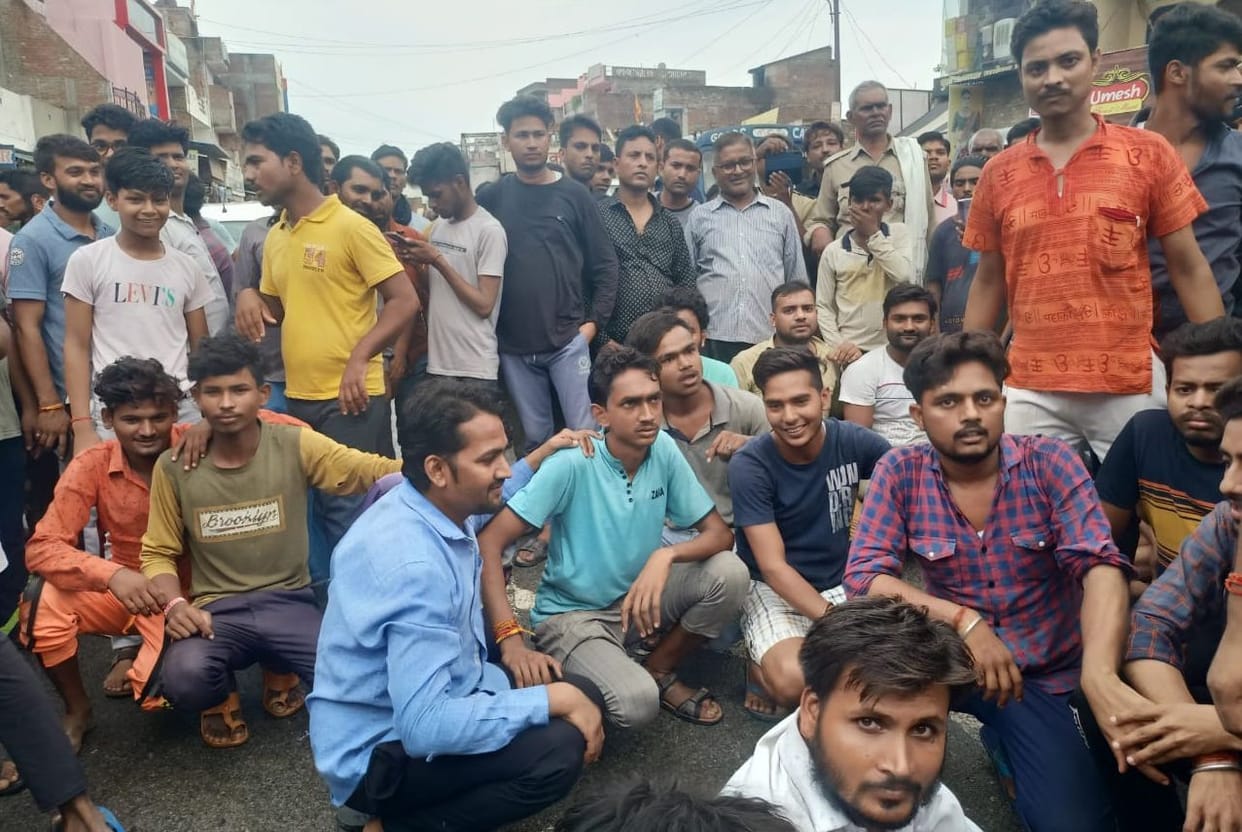 Broken patience of people troubled by power cut, blocked on National Highway