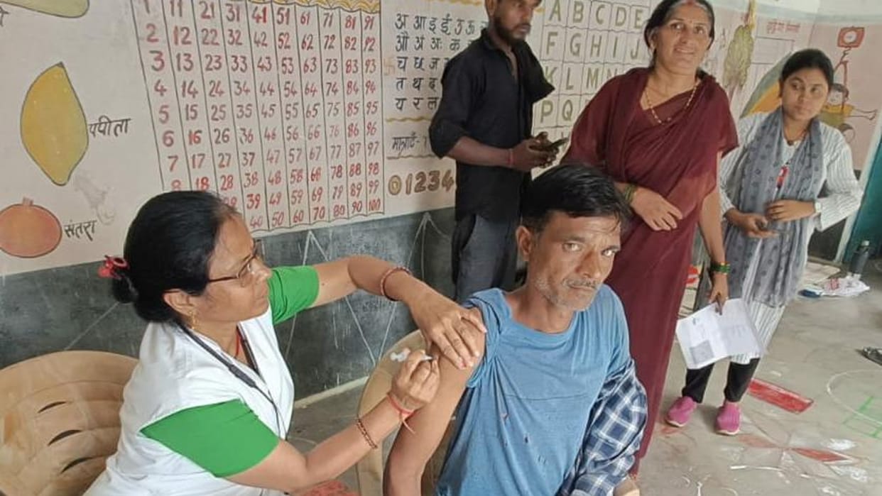 IN Chhatarpur the Covid vaccination campaign, 21 thousand 615 people got booster dose