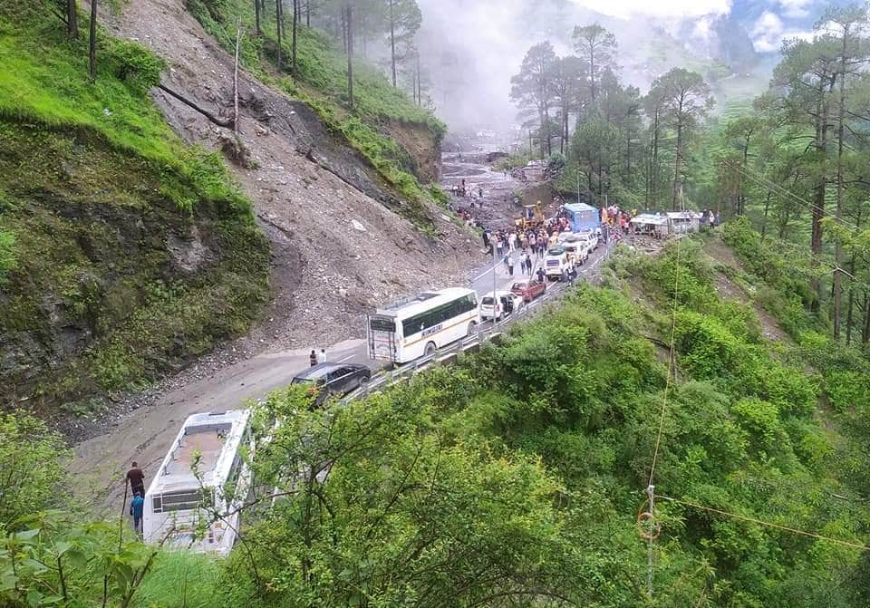 Uttarakhand Weather Update Today: Badrinath Highway Closed Due to landslide and Many vehicles Stuck photos