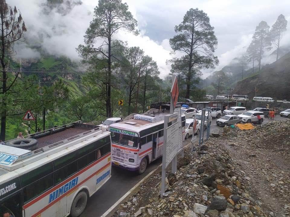Uttarakhand Weather Update Today: Badrinath Highway Closed Due to landslide and Many vehicles Stuck photos