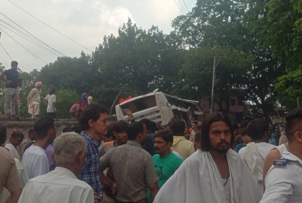Badrinath Highway: Uttar Pradesh Tourist Bus Accident and One Died