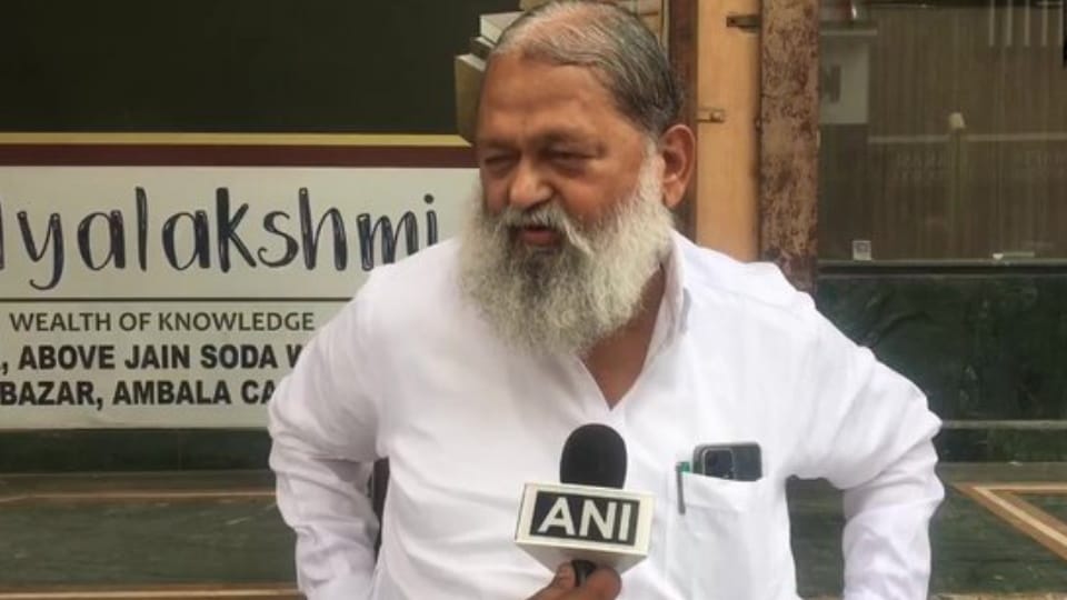 Haryana Home Minister Anil Vij asked Congress President Sonia Gandhi to cooperate with ED