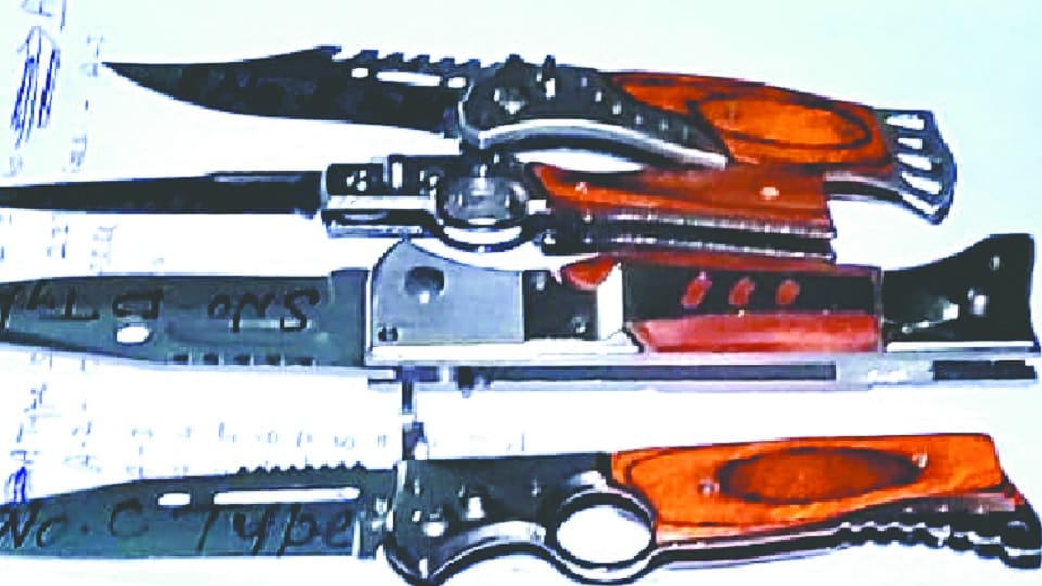 Arrested three more accused in case of selling dragon knife online from China