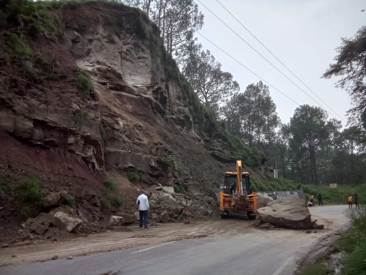 Rock fell on NH 503, movement remained closed for half an hour