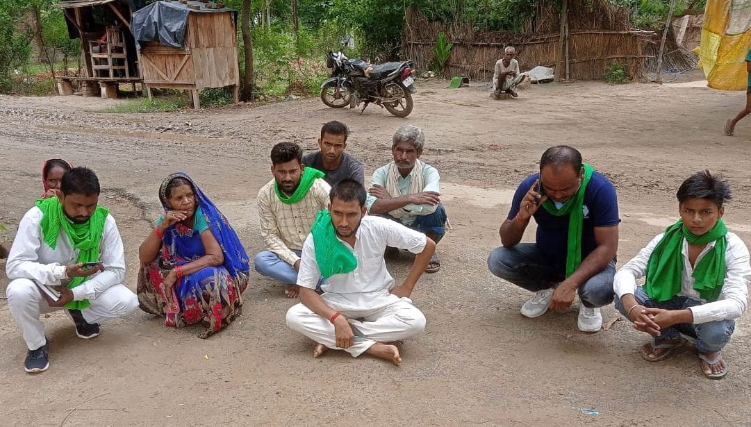 BKU workers picket in Hardei, people furious over arresting the youth
