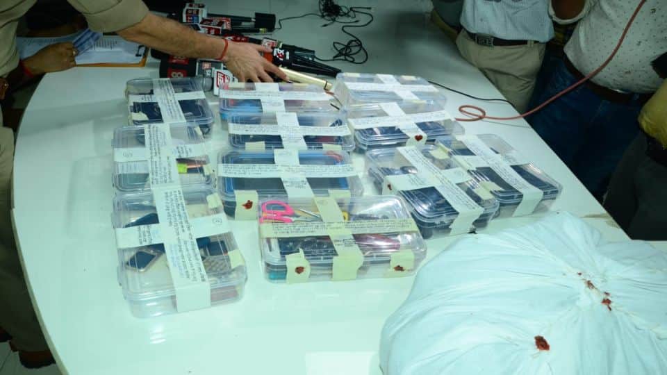 Agra police arrested five car thieves for Stealing MLA car and sold it to liquor smugglers