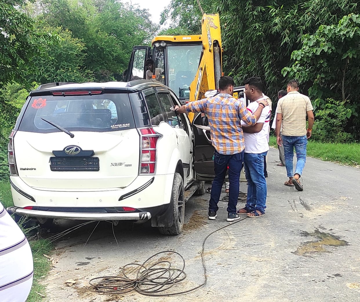 Taksar arrested kaar se 56 kilo gaanja le ja raha taskar giraphtaar