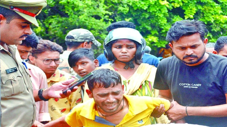 Four year old girl dies after being crushed by truck in Agra