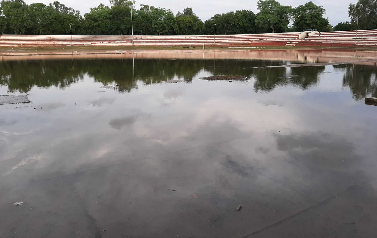 Water and water again on the hard work of youth in Mahavir Stadium