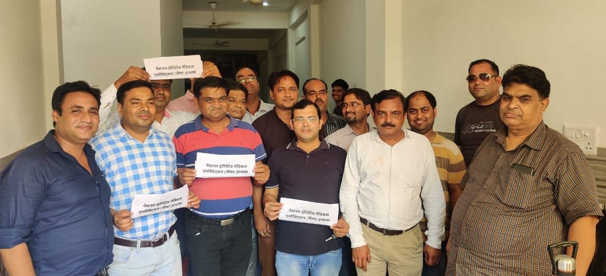 Hathras: Opposed the raid by keeping the clinic closed