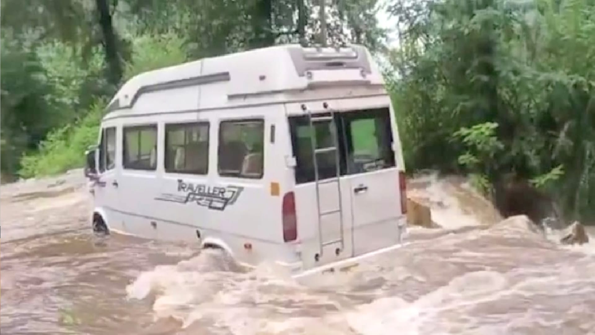 Cloud burst in Himachal's Chaupal and Nirmand, three people died in the state, heavy rain alert on July 28