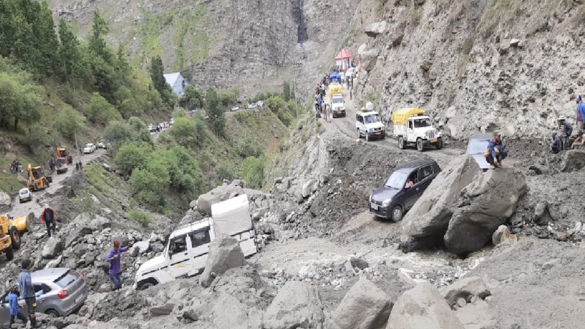 Cloud burst in Himachal's Chaupal and Nirmand, three people died in the state, heavy rain alert on July 28