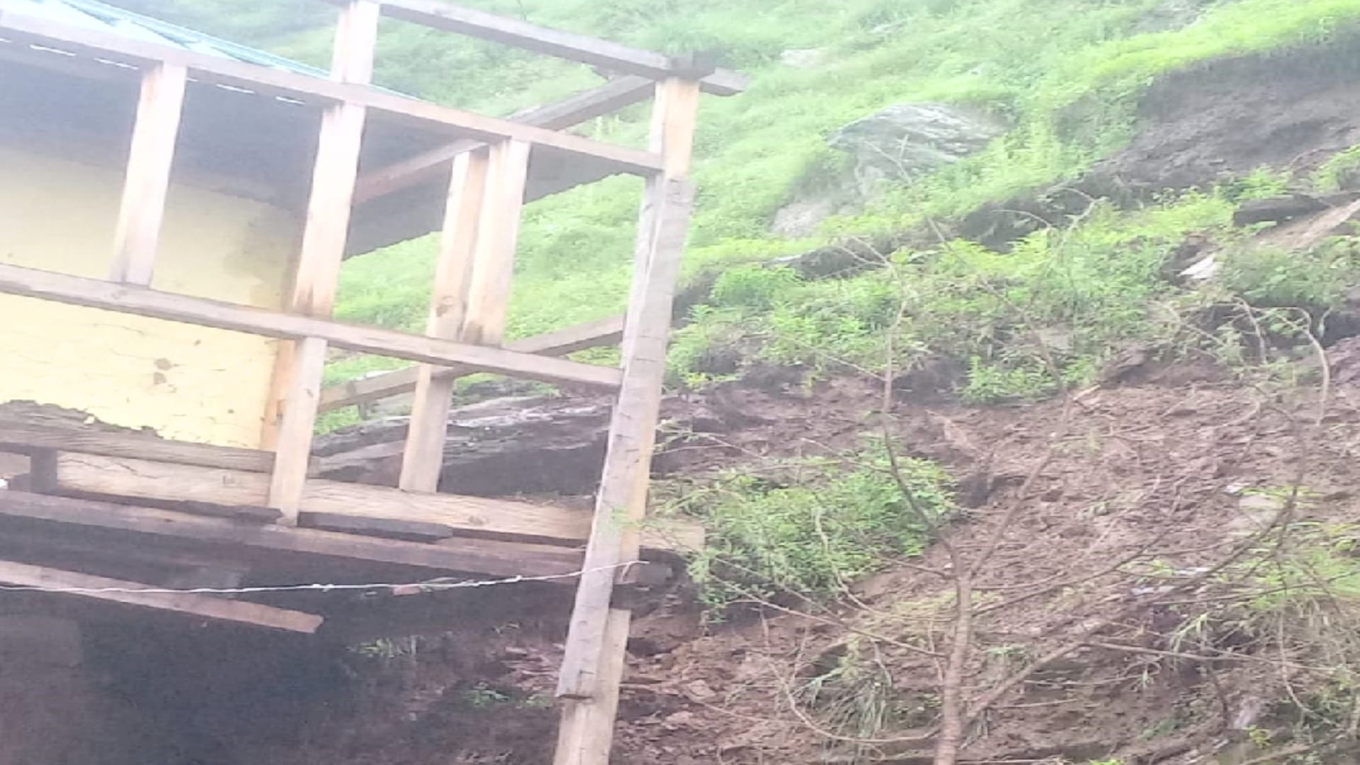 Cloud burst in Himachal's Chaupal and Nirmand, three people died in the state, heavy rain alert on July 28
