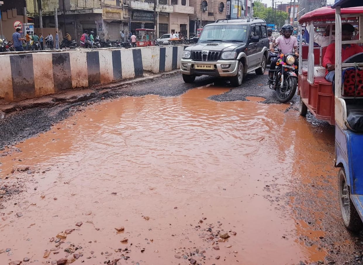 Waterlogging in the streets due to rain at night