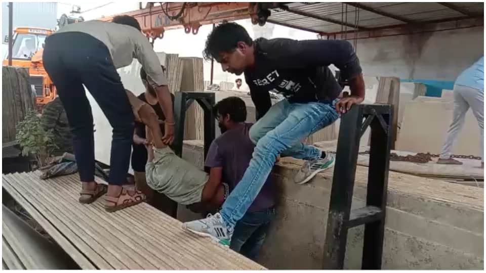 Laborers Taking Off Marble Slabs Buried Two Died And Two Injured In Jodhpur