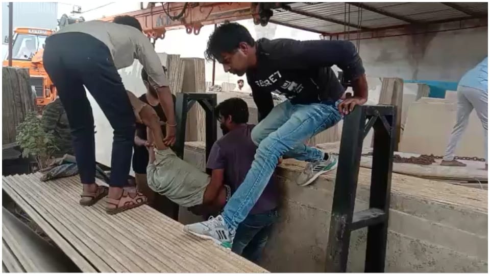 Laborers Taking Off Marble Slabs Buried Two Died And Two Injured In Jodhpur