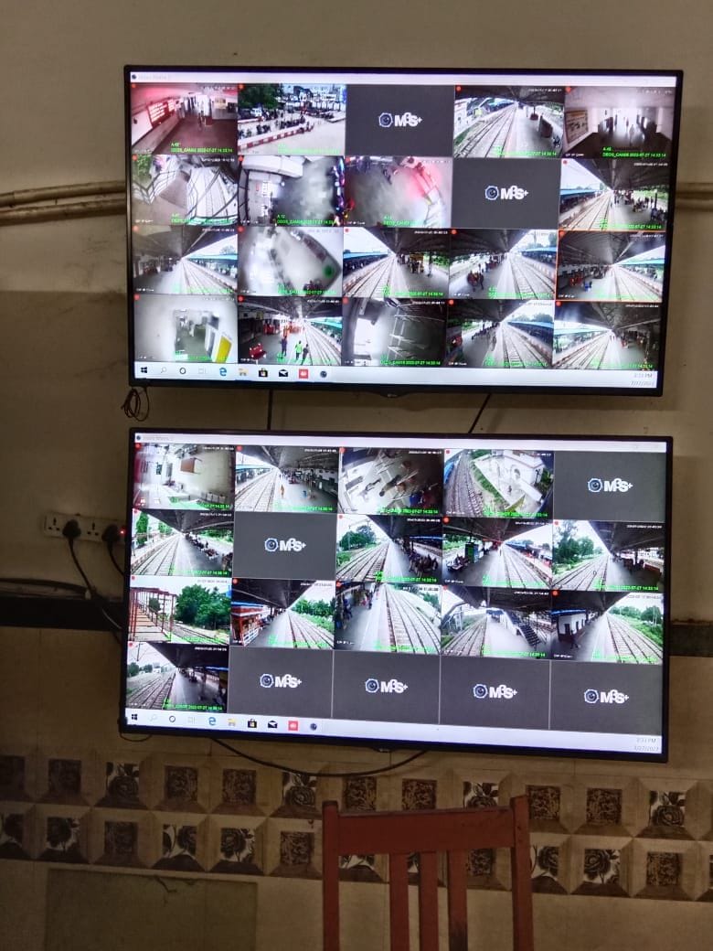 cctv camera repaired of railway station