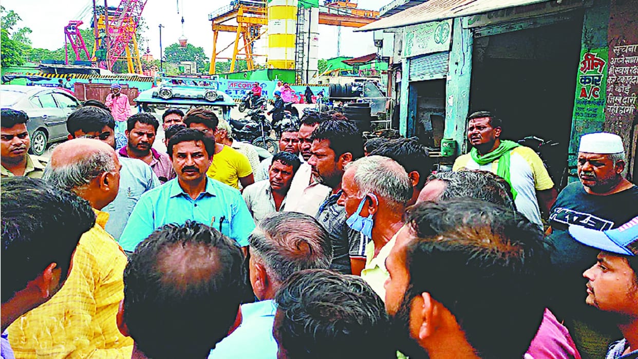 Traders have ruckus for three hours for the land of Rapid Rail Station in Meerut
