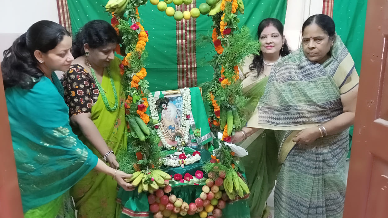 Raising the market for Hariyali Teej
