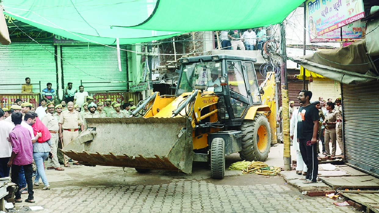 Bulldozer will run to remove possession from canals in Agra