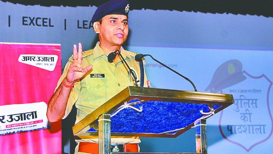 amar ujala police ki pathshala held in gaytri public school agra