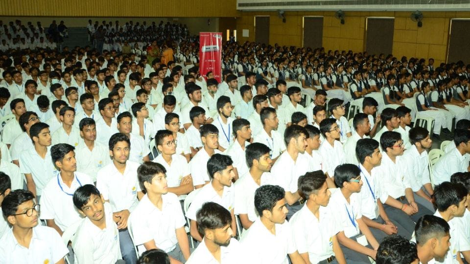 amar ujala police ki pathshala held in gaytri public school agra