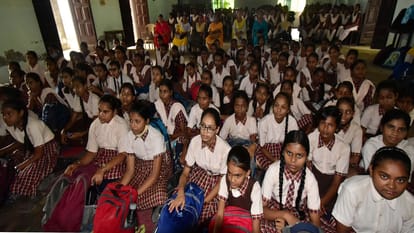 Amar Ujala Aparajita Dietician gave tips to girl to stay healthy