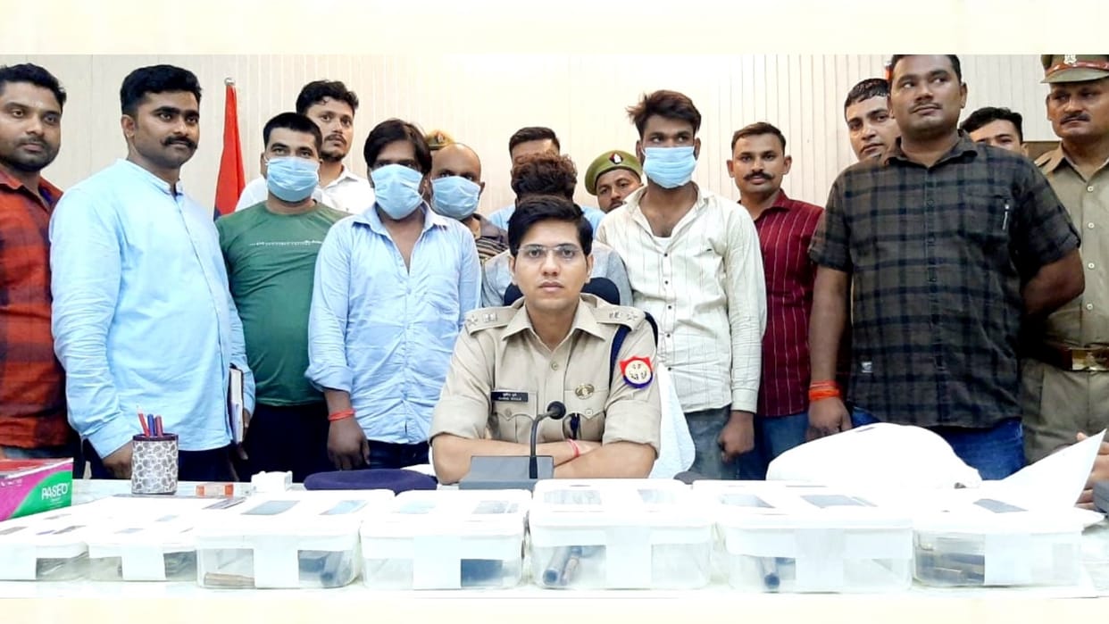 Five arrested for loot with businessman in Sitapur.