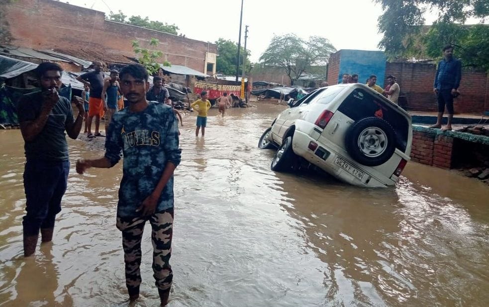 kanpur dehat : Waterlogging increased trouble in Bhal village, people raised slogans against the officers