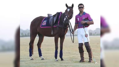 Randeep Hooda seriously injured fainted while horse riding cat Web series actor admitted in Mumbai hospital