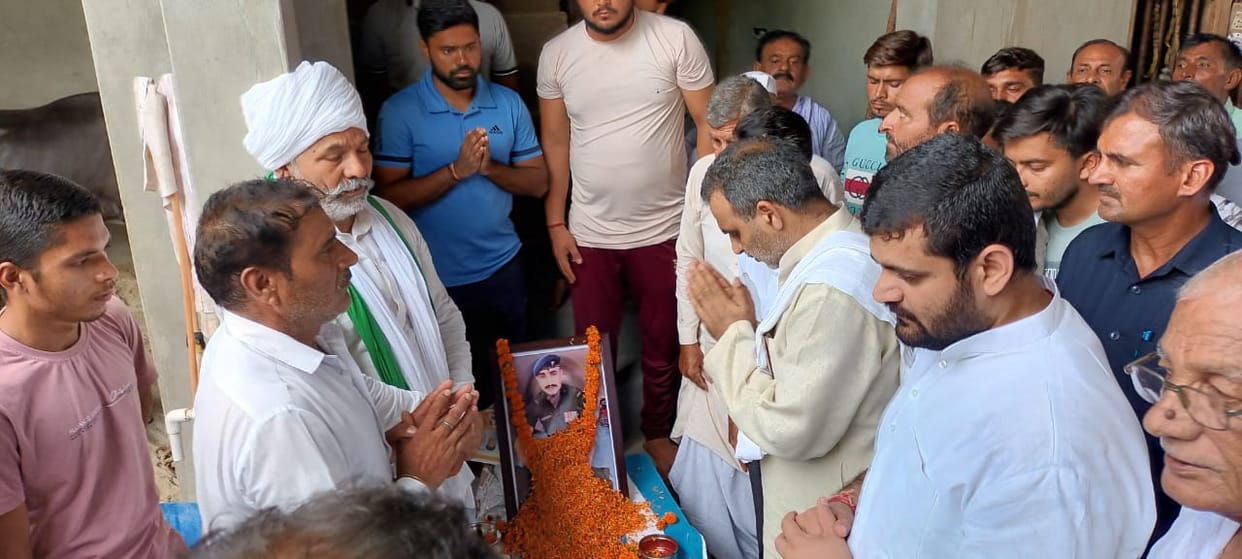 Candles lit at Holi Chowk, condolence meeting held at home