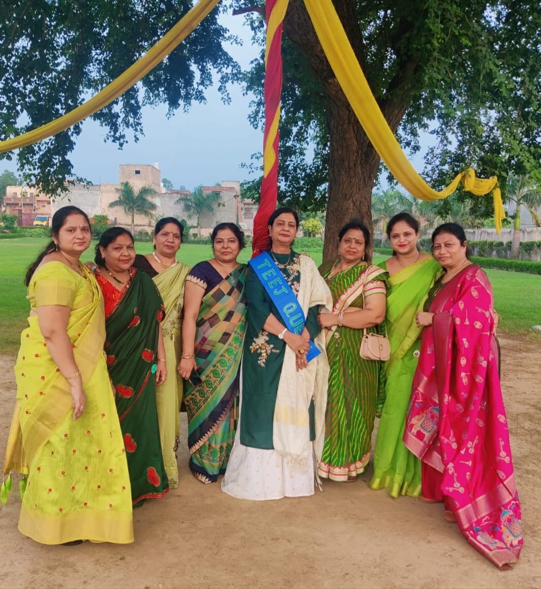 Meenal got the title of Teej Queen