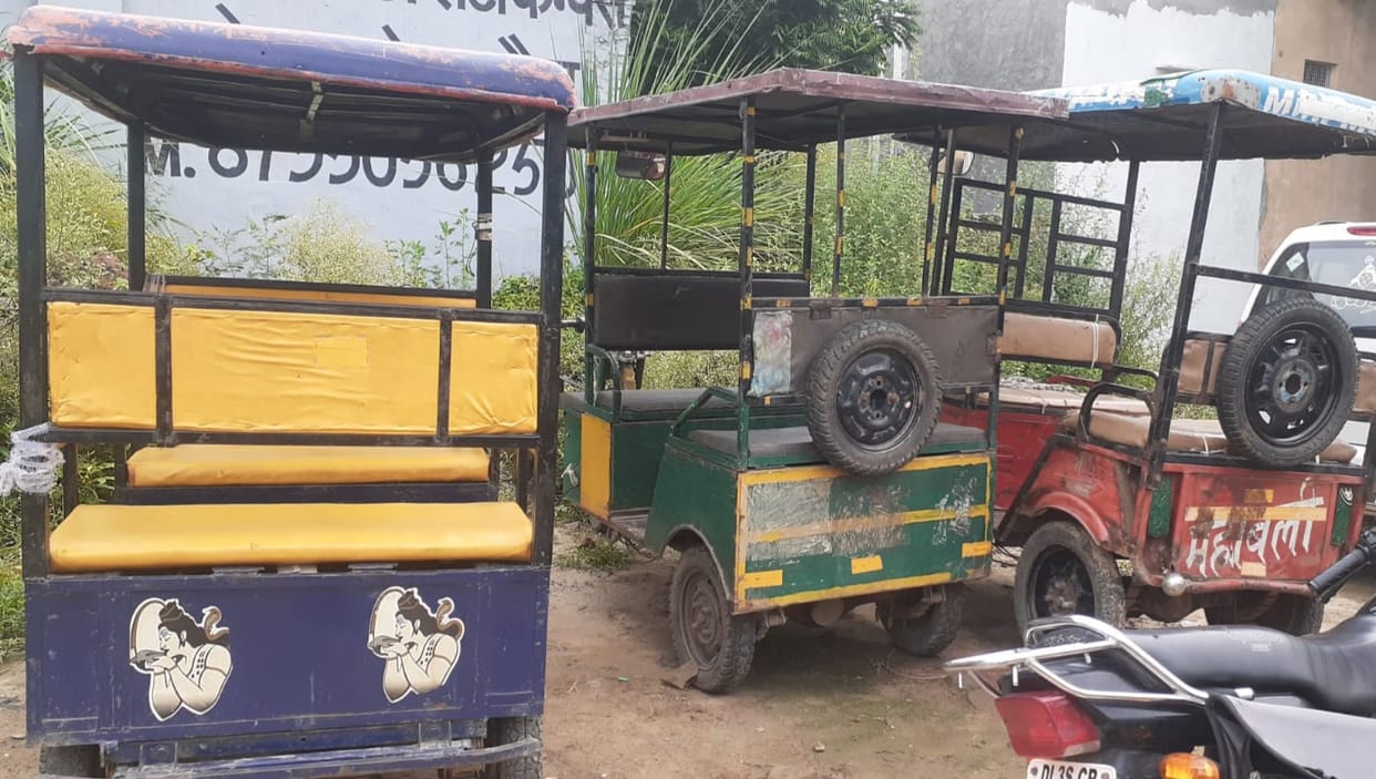 Caught six e-rickshaws running without number plates