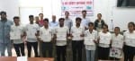 भूजल संरक्षण में प्रशस्ति पत्र के साथ प्रतिभागी।
