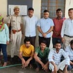 पुलिस गिरफ्त में आरोपी।