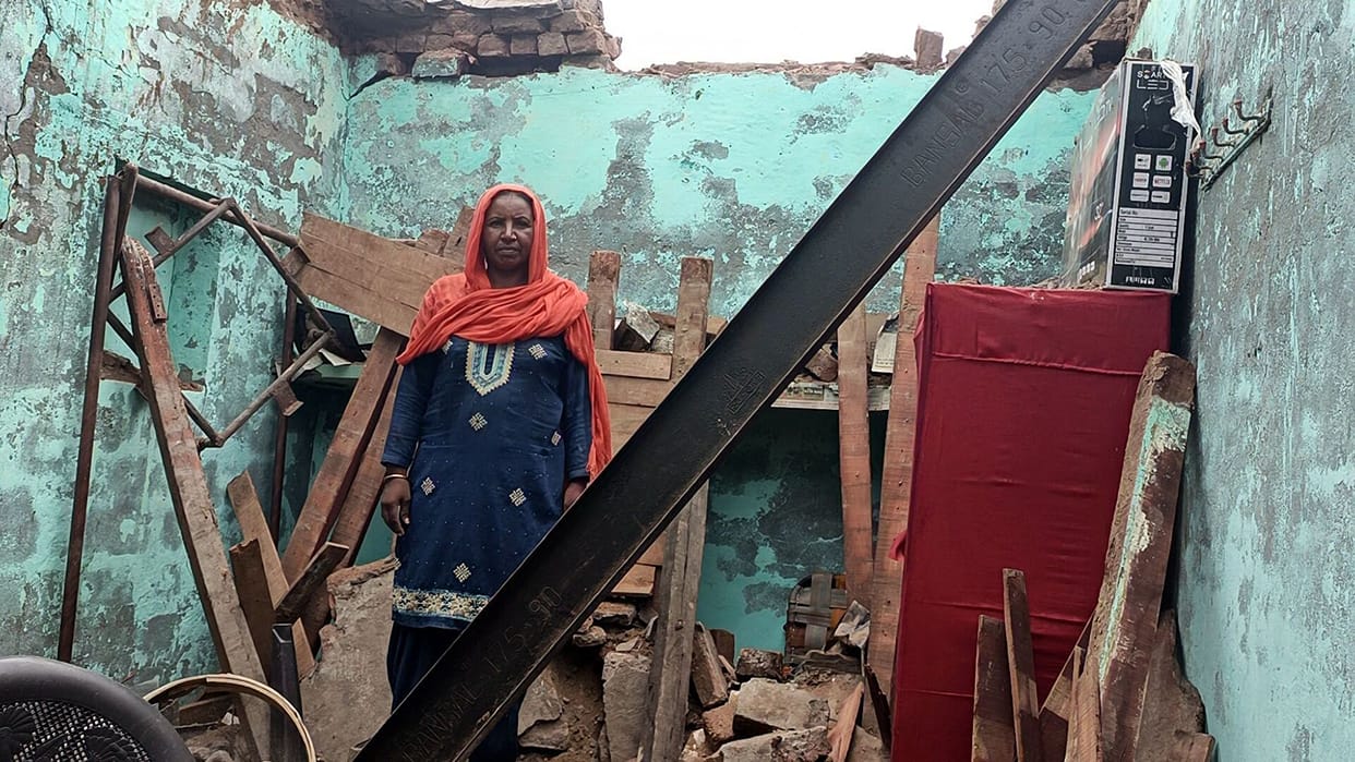 Three houses fell due to rain in Kalayat
