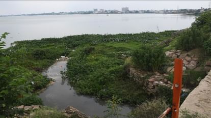 Gorakhpur News: करोड़ों रुपये खर्च, फिर भी खतरे के मुहाने पर खड़े हैं गोरखपुर शहरवासी रामगढ़ताल में गिर रहा गंदा पानी।