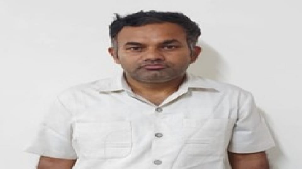 delhi police crime branch arrests former bsf cook for cheating over rs 100 crore