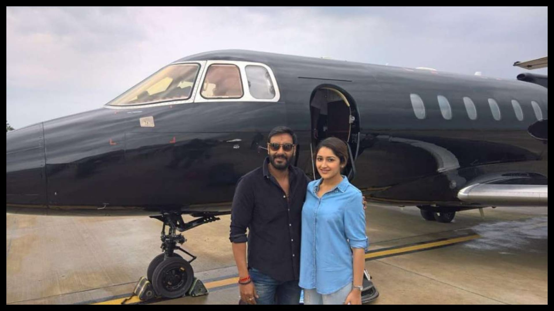 Bollywood Celebrities from amitabh bachchan to akshay priyanka shahrukh khan ajay devgn who own private plane