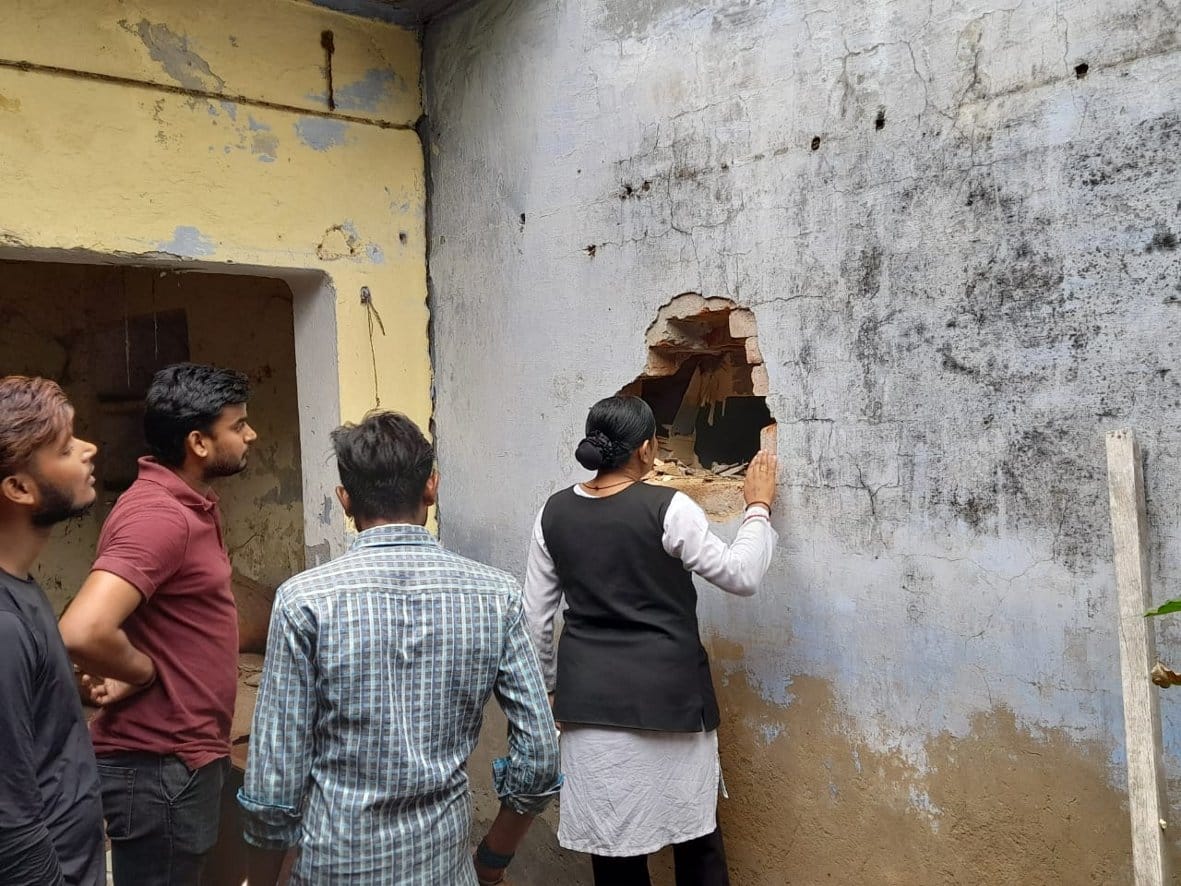 Terror of thieves, goods worth lakhs stolen from two shops