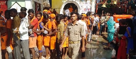 Chhoti Kashi resonated with the cheers of the innocent on the new moon of Sawan