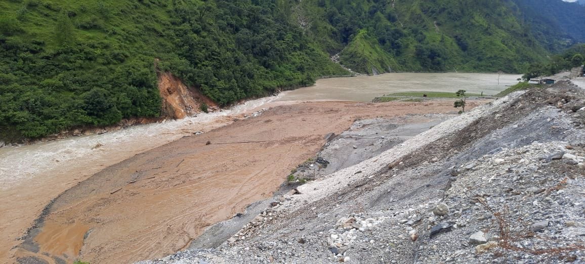 Ramganga became a lake due to falling debris