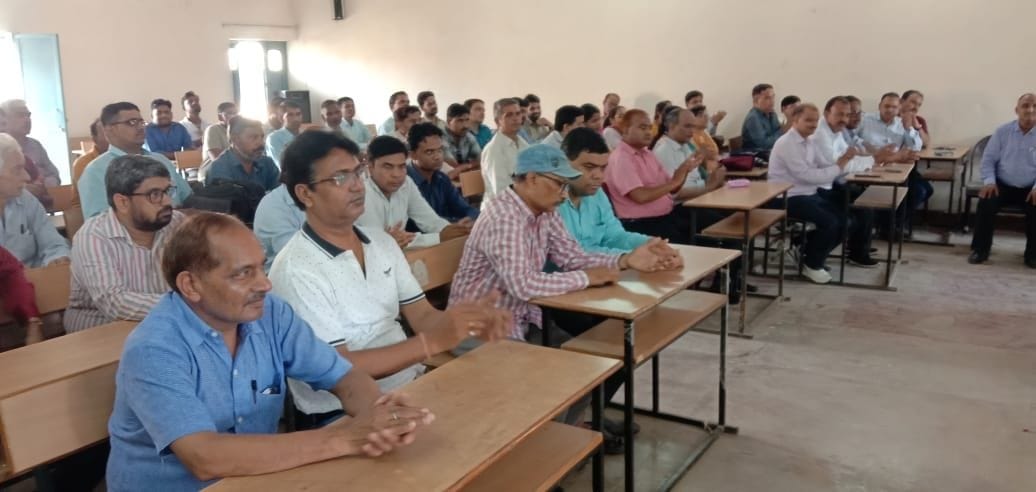 Hathras: Now every house seeks cooperation from schools for tricolor