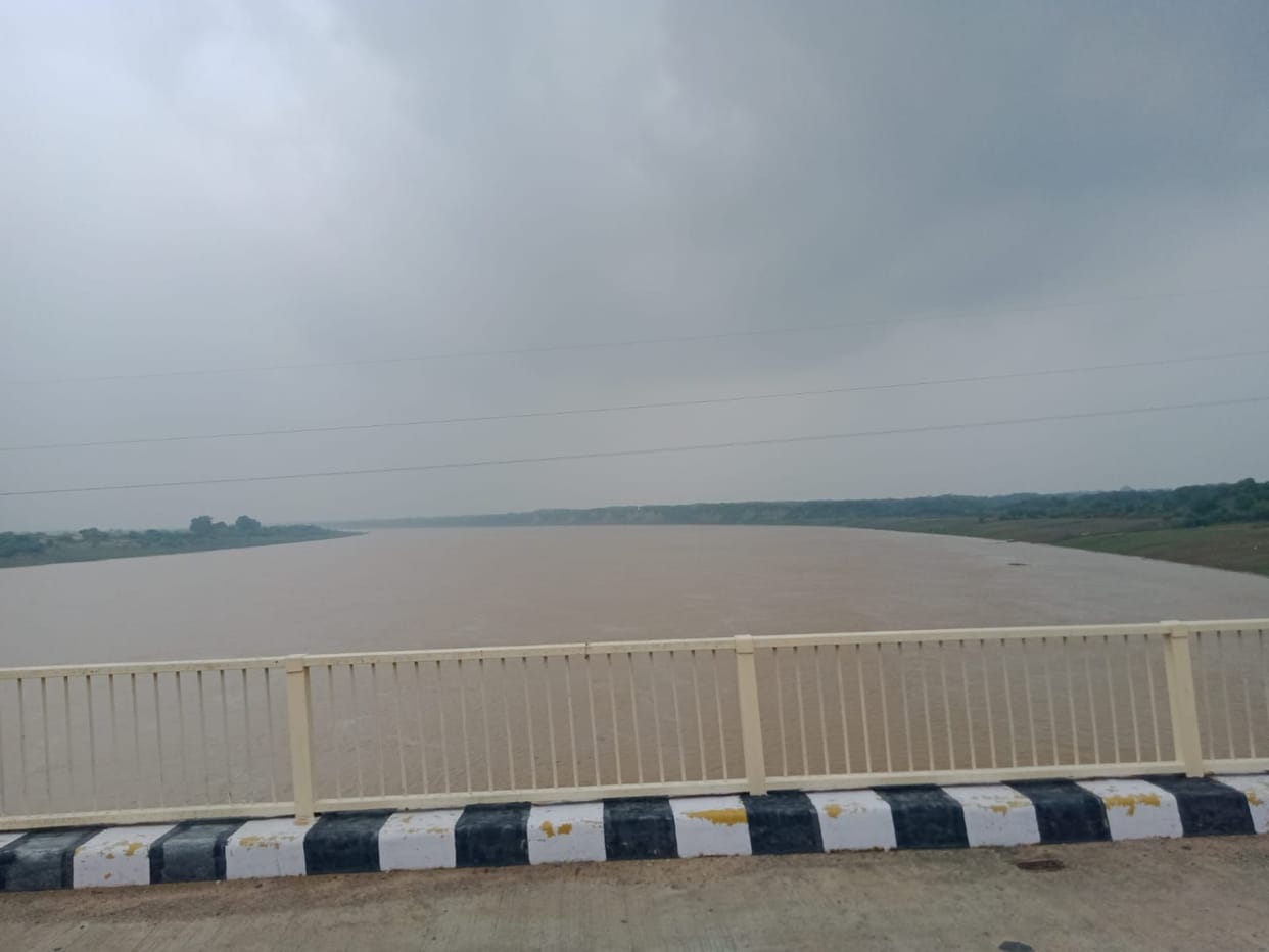 Etawah: 1.5 lakh cusecs of water released in Chambal, high alert due to fear of flood
